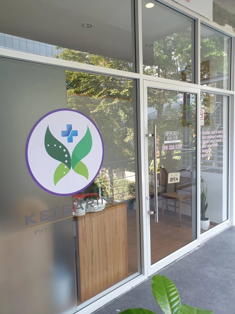 Pain Management บรรเทาอาการปวด ด้วยเครื่อง Shock Wave 2,000 ช็อต โดยนักกายภาพบำบัด บริเวณที่มีอาการ 1 ครั้ง