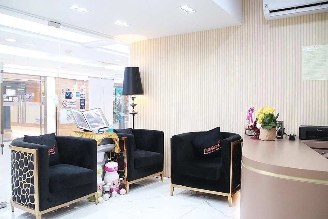 สร้างกล้ามเนื้อ ด้วยเทคโนโลยี Hi-Em Shape เลือก 1 บริเวณ หน้าท้อง ก้น ต้นแขน ต้นขาหรือสะโพก 1 ครั้ง