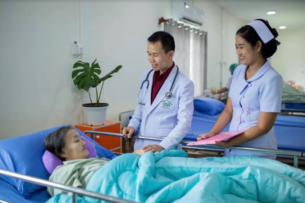 โปรแกรมแบบมาตรฐาน (Standard Program) ฟื้นฟูร่างกาย และทำกายภาพบำบัดพื้นฐานแบบ 1 ครั้งต่อวัน สำหรับผู้ป่วยหรือผู้สูงอายุ รวมห้องพักรวม ระยะเวลา 1 เดือน