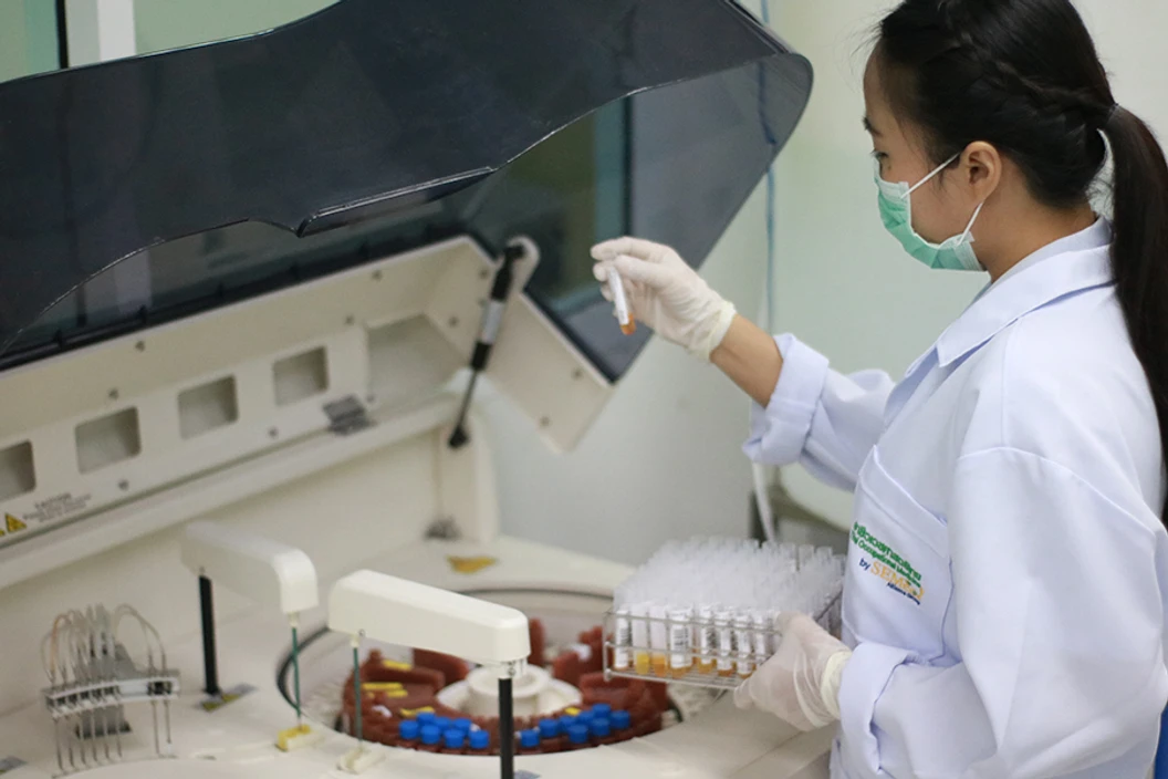 ตรวจหาเชื้อ COVID-19 เทคนิค Real Time - PCR แบบตรวจที่คลินิก + ใบรับรองแพทย์ สำหรับ 1 ท่าน