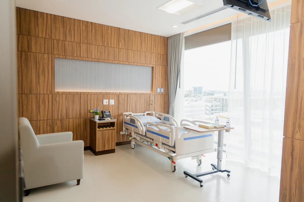 แปลงเพศจากชายเป็นหญิง เทคนิค Non Penile Inversion พร้อมสร้างช่องคลอด ด้วยเทคนิค Skin Graft นอนพักที่ รพ. 5 วัน 4 คืน