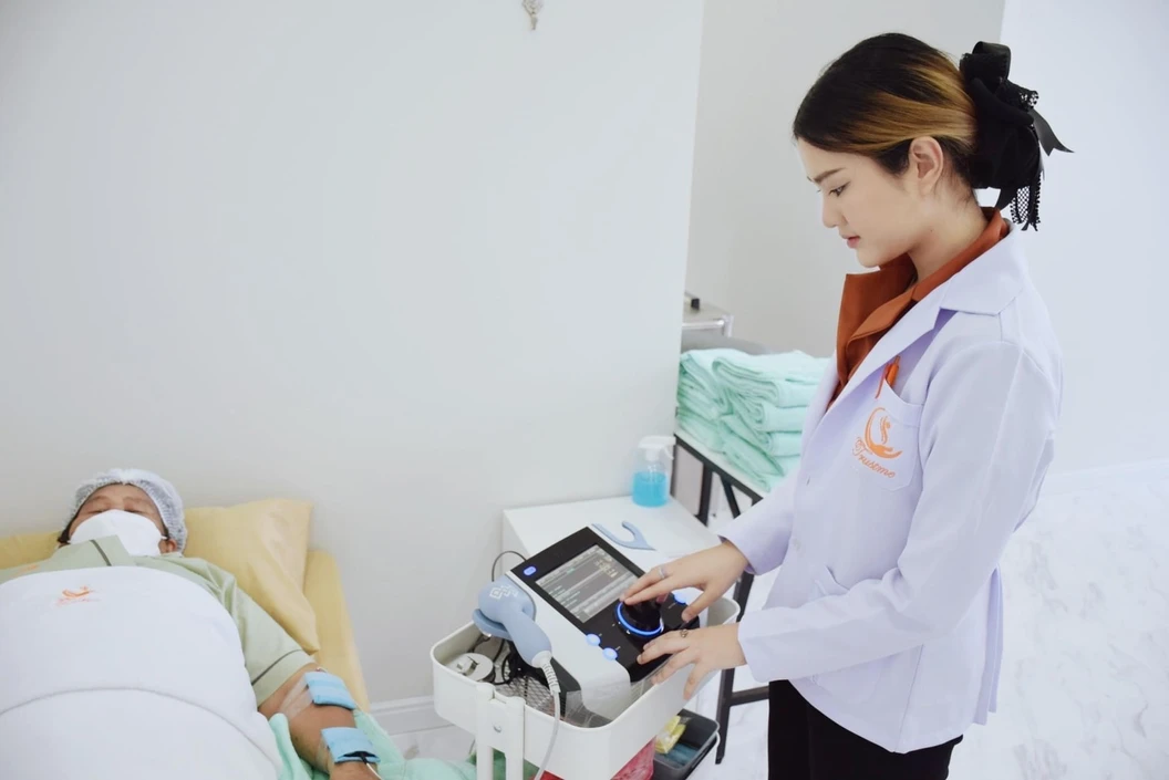 โปรแกรมบำบัดฟื้นฟูร่างกาย สำหรับผู้ที่เป็นโรคหลอดเลือดสมอง ผู้สูงอายุ หรือฟื้นฟูร่างกายก่อน-หลังผ่าตัด จำนวน 20 ครั้ง