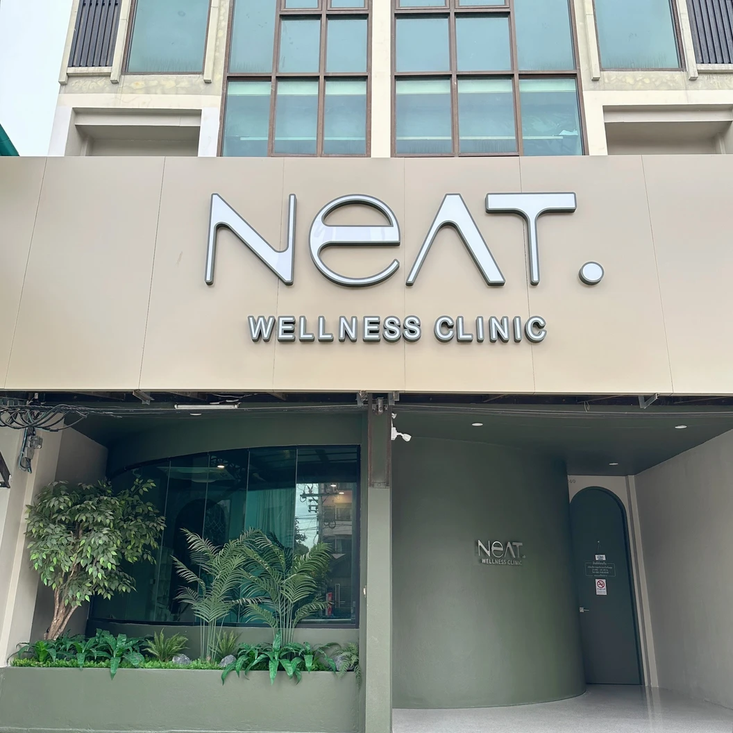 ทรีตเมนต์เมนต์รักษาสิว (Acne Treatment) 3 ขั้นตอน ประกอบไปด้วย กดสิว ฉีดสิว และมาส์กสิว 1 ครั้ง