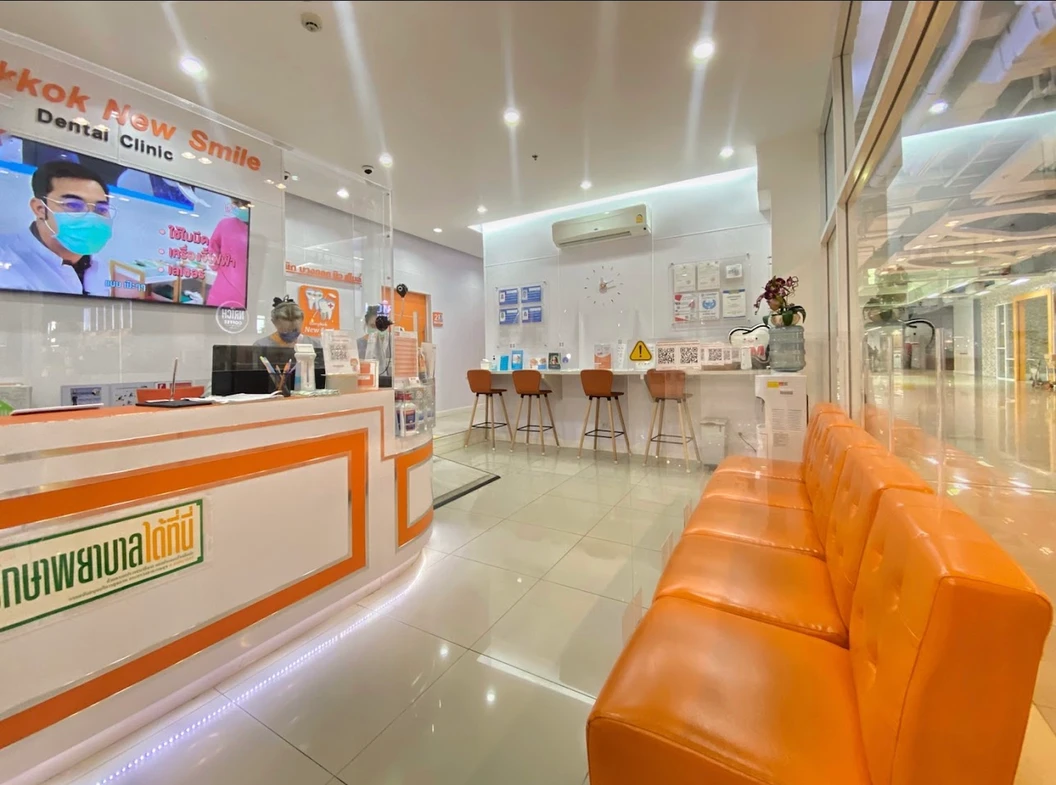 ทำรีเทนเนอร์แบบใส 2 ชิ้น สำหรับฟันบนและล่าง พร้อมขูดหินปูน