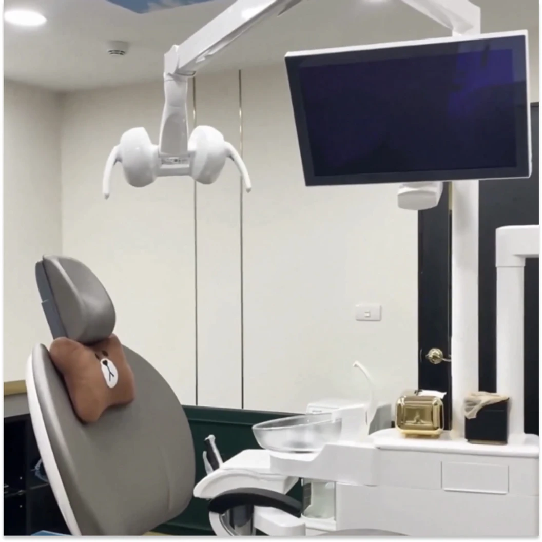 คอร์สจัดฟันแบบใส Invisalign Go ฟันบนและล่าง ฟรี! เอกซเรย์ฟัน สแกนฟัน 3 มิติ และชุดฟอกสีฟันที่บ้าน Pola 1 ชุด