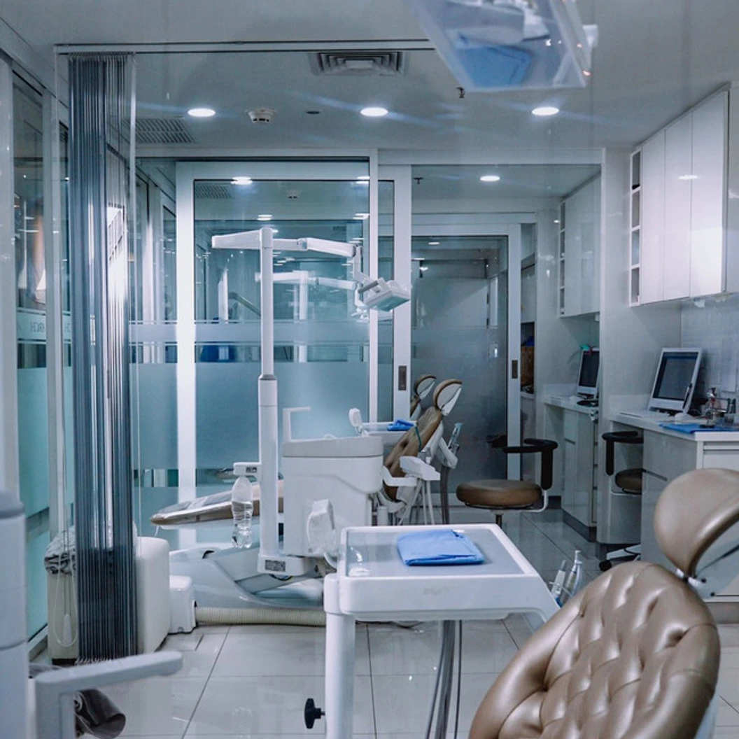 ฟอกสีฟันที่คลินิก ด้วยระบบ Cool Light