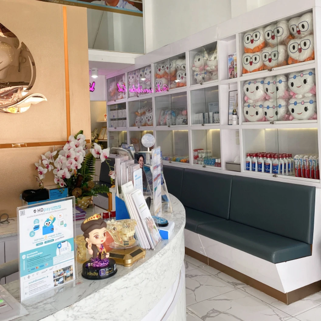 จัดฟันใส Invisalign Teen Moderate หรือ Comprehensive ทั้งปาก ฟรี! รีเทนเนอร์ใส 2 ชิ้น