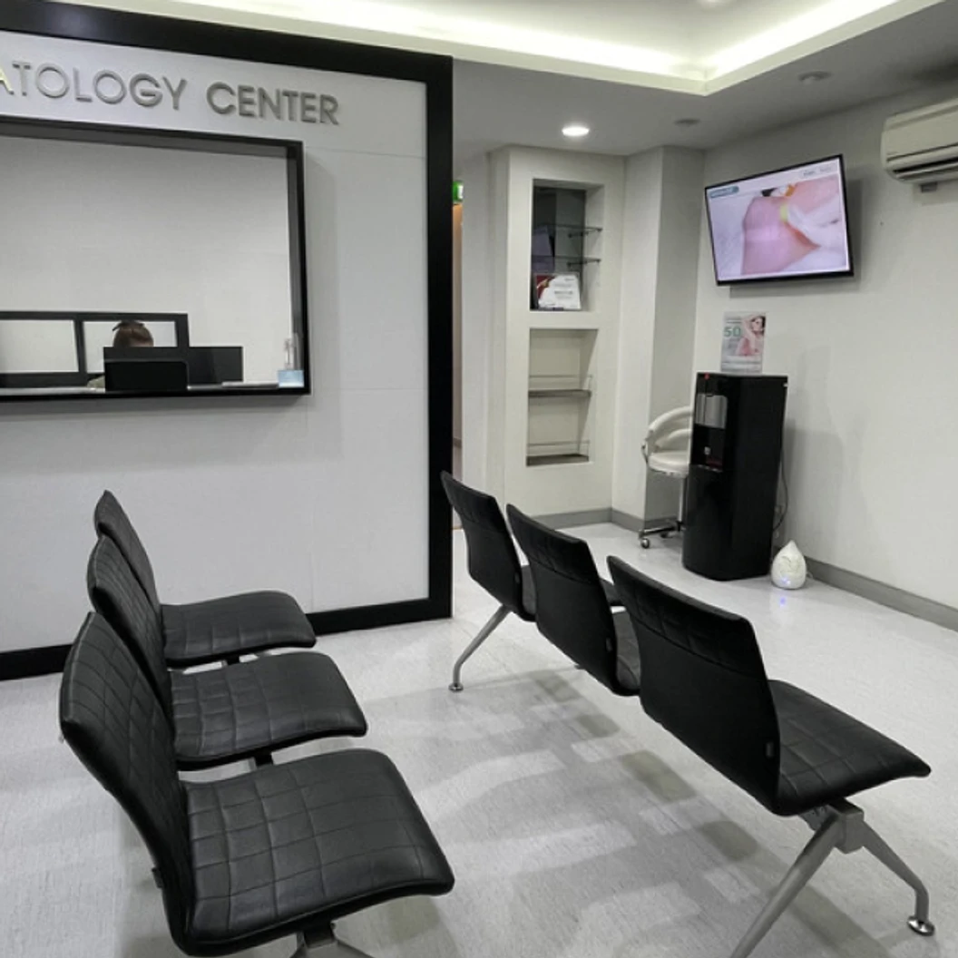 คอร์สผลักวิตามินผิวเข้มข้น สูตรผิวกระจ่างใส ด้วยเครื่อง E-Derma พร้อมบำรุงผิวหน้าหลังเลเซอร์ 5 ครั้ง