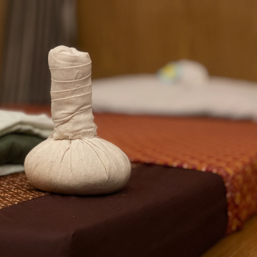 นวดประคบแก้อาการปวดตามร่างกาย 90 นาที 1 ครั้ง