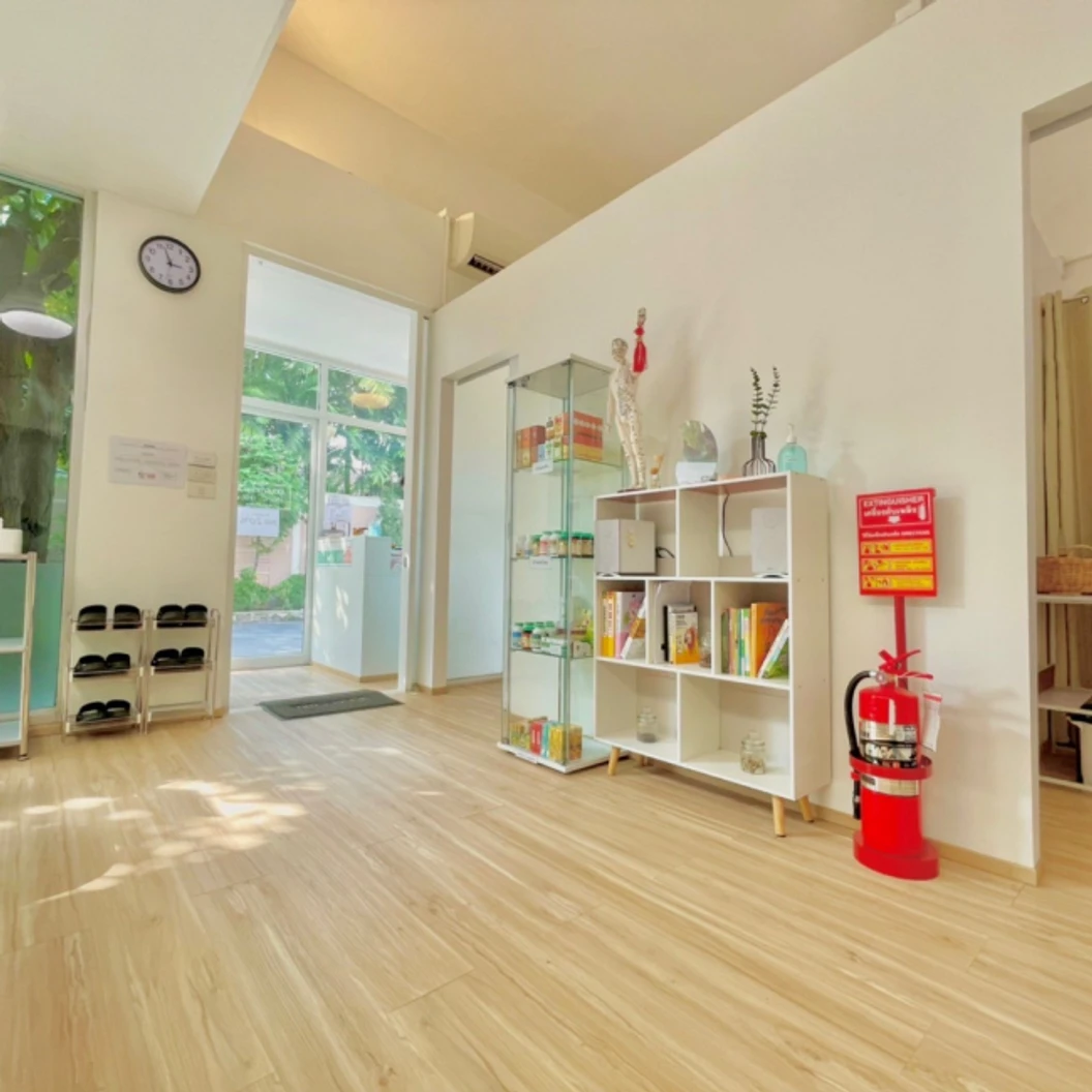 ฝังเข็มบรรเทาอาการไมเกรน หรือปวดหัว พร้อมตรวจประเมิน 30 นาที 1 ครั้ง