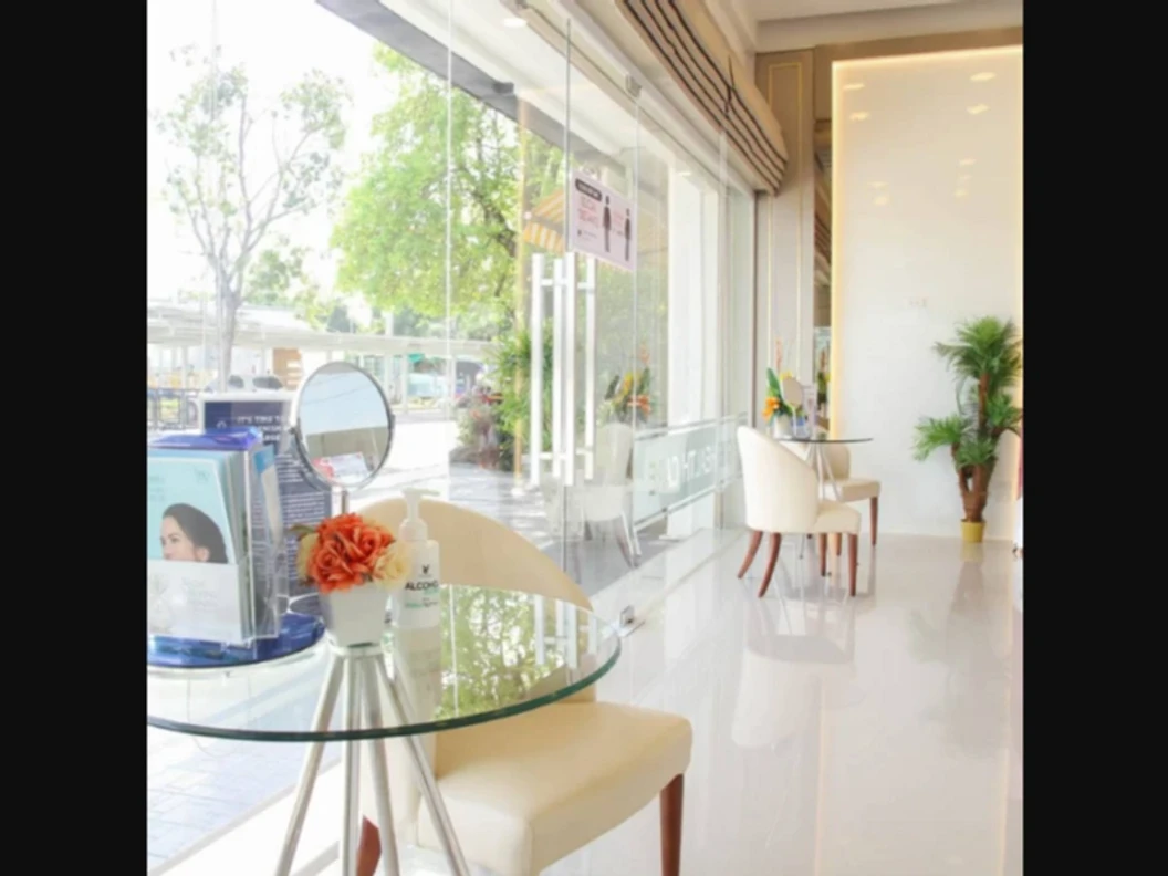 คอร์สกำจัดขน Bikini ด้วย Tri Wave Diode Laser ไม่จำกัดครั้ง ภายใน 1 ปี สำหรับผู้หญิงหรือผู้ชาย