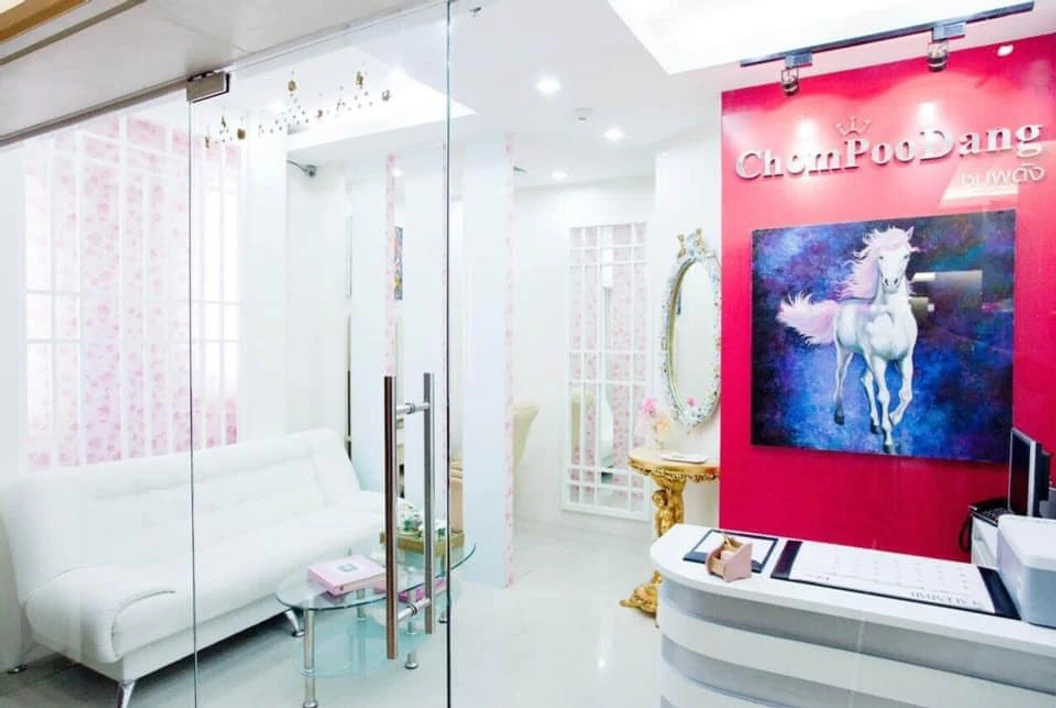 ฝังสีอายไลเนอร์ เฉพาะขอบตาบน 1 ครั้ง