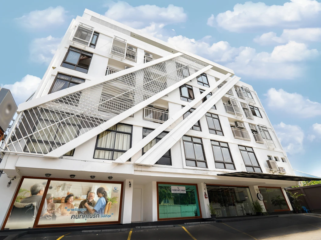 บริการห้องพักเพื่อดูแลผู้สูงอายุและผู้ป่วยหลังพักฟื้น ห้องคู่ 2 เตียง ระยะเวลา 1 สัปดาห์