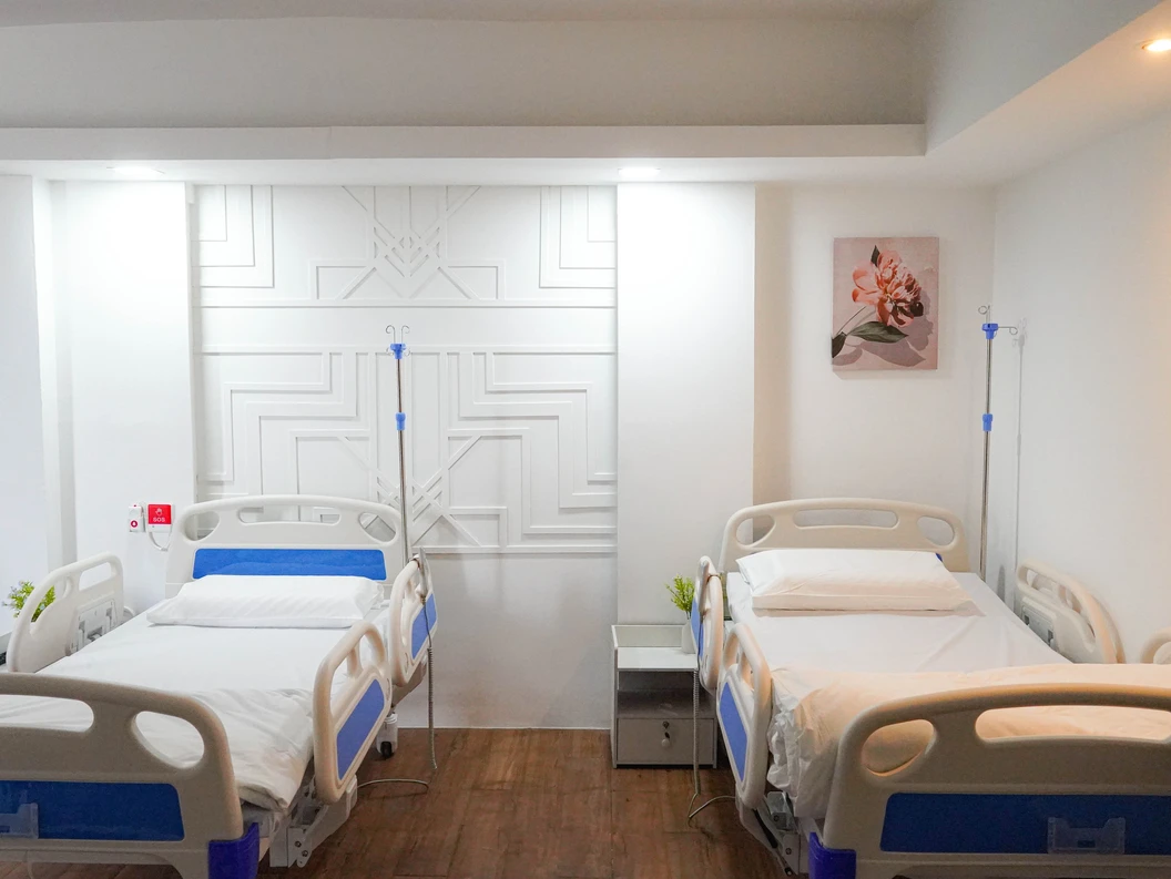 บริการห้องพักเพื่อดูแลผู้สูงอายุและผู้ป่วยหลังพักฟื้น ห้องคู่ 2 เตียง ระยะเวลา 1 สัปดาห์