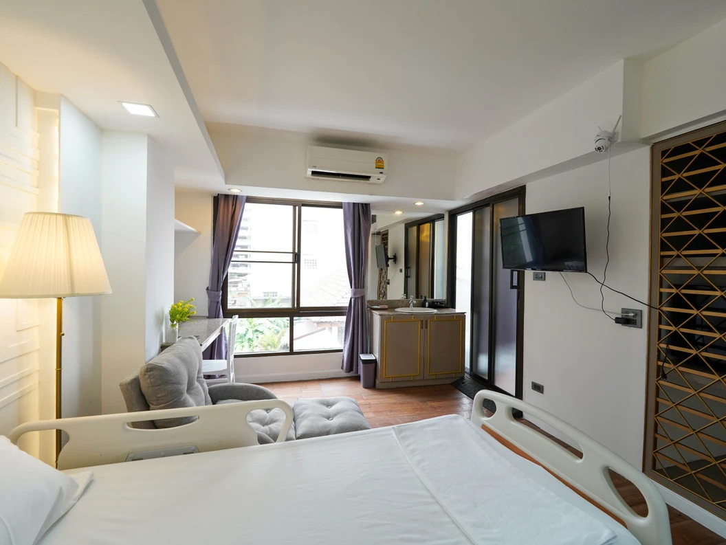 บริการห้องพักเพื่อดูแลผู้สูงอายุและผู้ป่วยหลังพักฟื้น ห้องเดี่ยว (Private Room) ระยะเวลา 1 เดือน