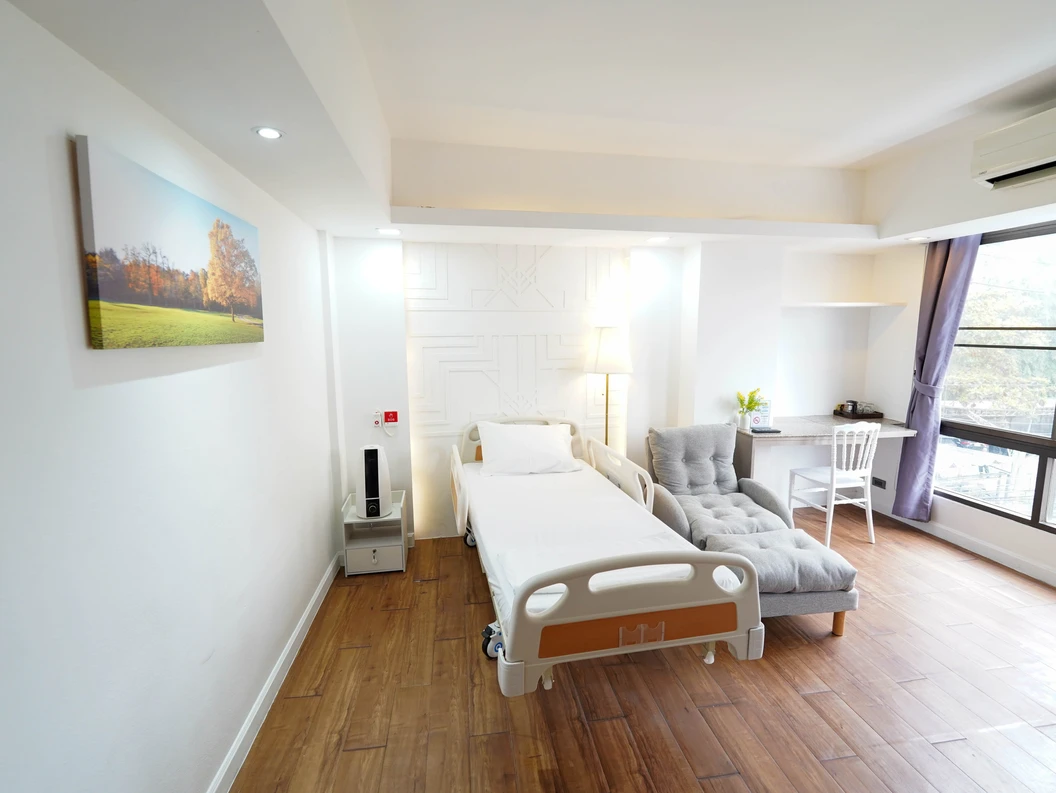 บริการห้องพักเพื่อดูแลผู้สูงอายุและผู้ป่วยหลังพักฟื้น ห้องเดี่ยว (Private Room) ระยะเวลา 1 เดือน