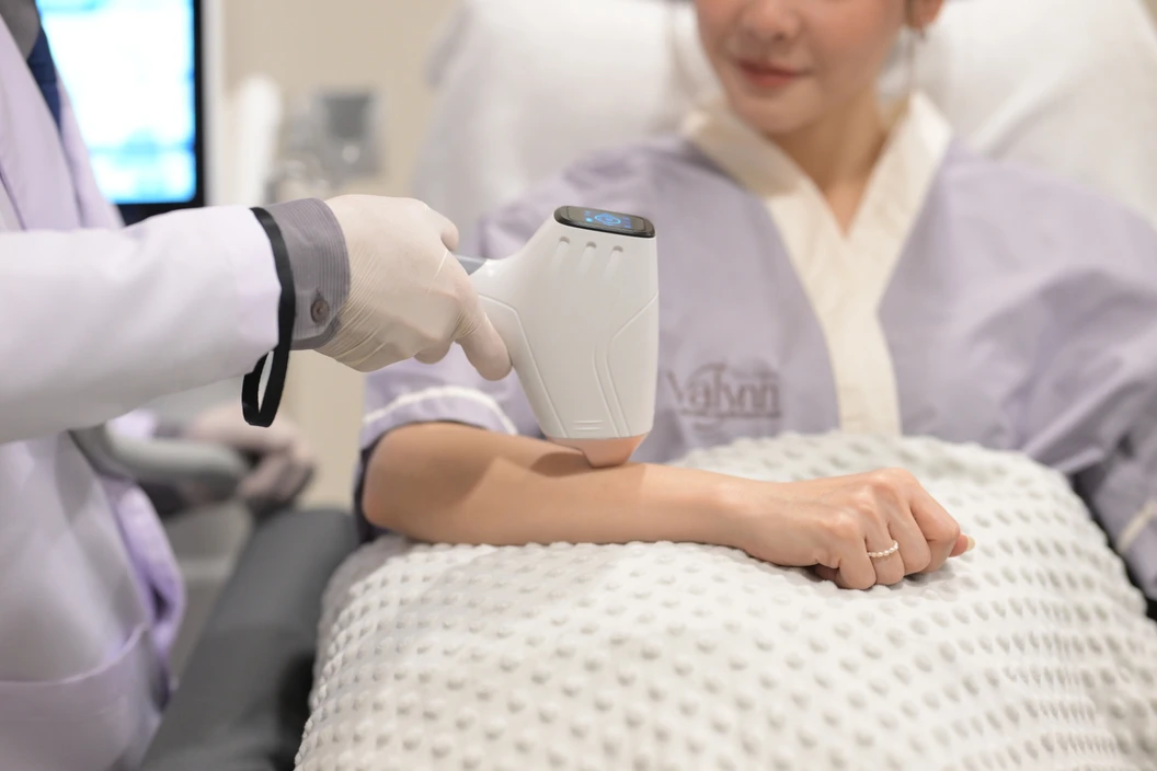 เลเซอร์ Diode กำจัดขน 1 ครั้ง (เลือก 1 จุด รักแร้/หนวด/หลังมือ/หลังเท้า)