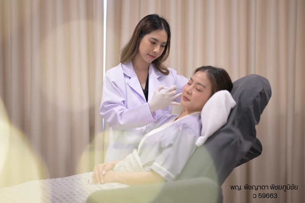 โปรแกรม HIFU แก้ม/เหนียง 1 ครั้ง + Miracle B+ หน้า 1 ขวด (12 มล.) (โปรแกรมหน้าเรียว)