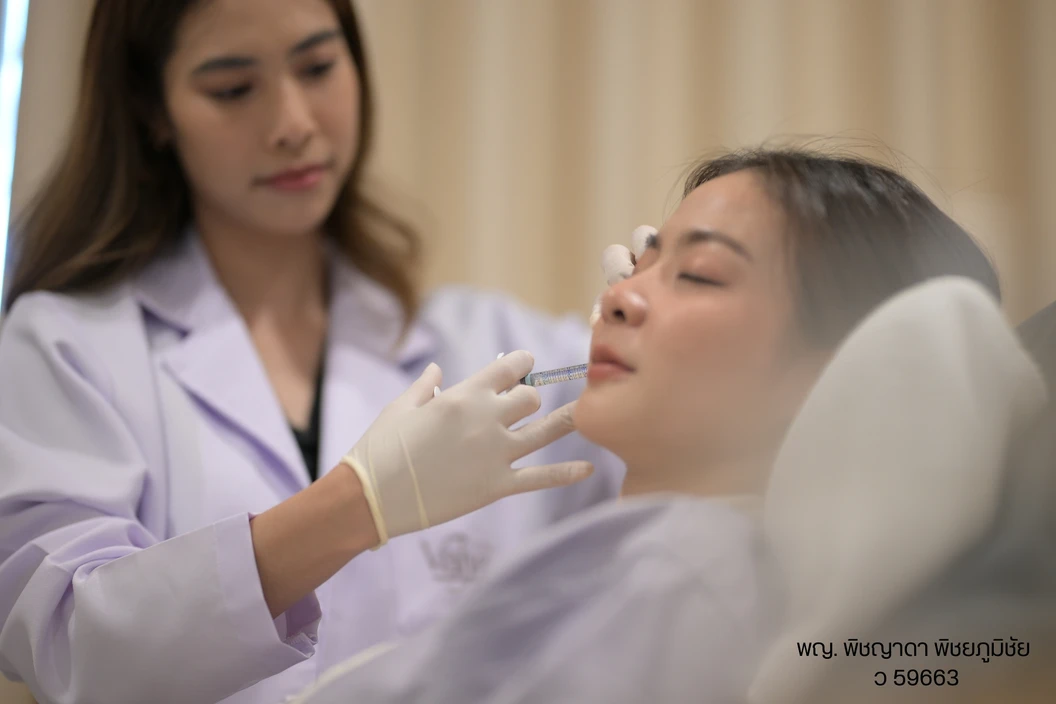 โปรแกรม HIFU แก้ม/เหนียง 1 ครั้ง + Miracle B+ หน้า 1 ขวด (12 มล.) (โปรแกรมหน้าเรียว)