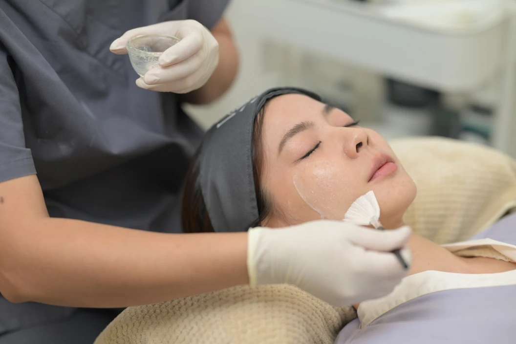 ทำทรีตเมนต์หน้า (Program Treatment Dermalogica) (เลือก 1 สูตร รักษาสิว/หน้าใส)