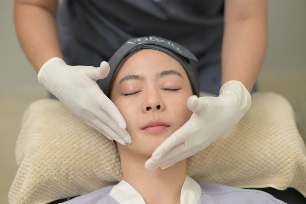 ทำทรีตเมนต์หน้า (Program Treatment Dermalogica) (เลือก 1 สูตร รักษาสิว/หน้าใส)