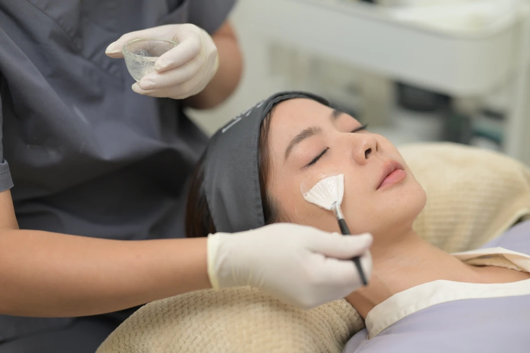 ทำทรีตเมนต์หน้า (Program Treatment Dermalogica) (เลือก 1 สูตร รักษาสิว/หน้าใส)