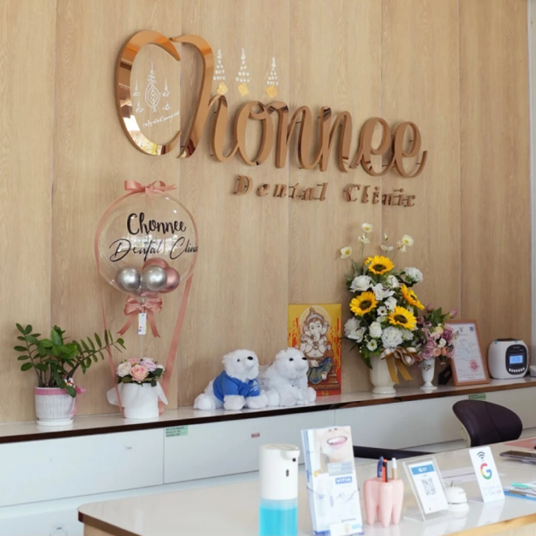 ทำวีเนียร์เซรามิก 6 ซี่ขึ้นไป (ราคาต่อซี่)