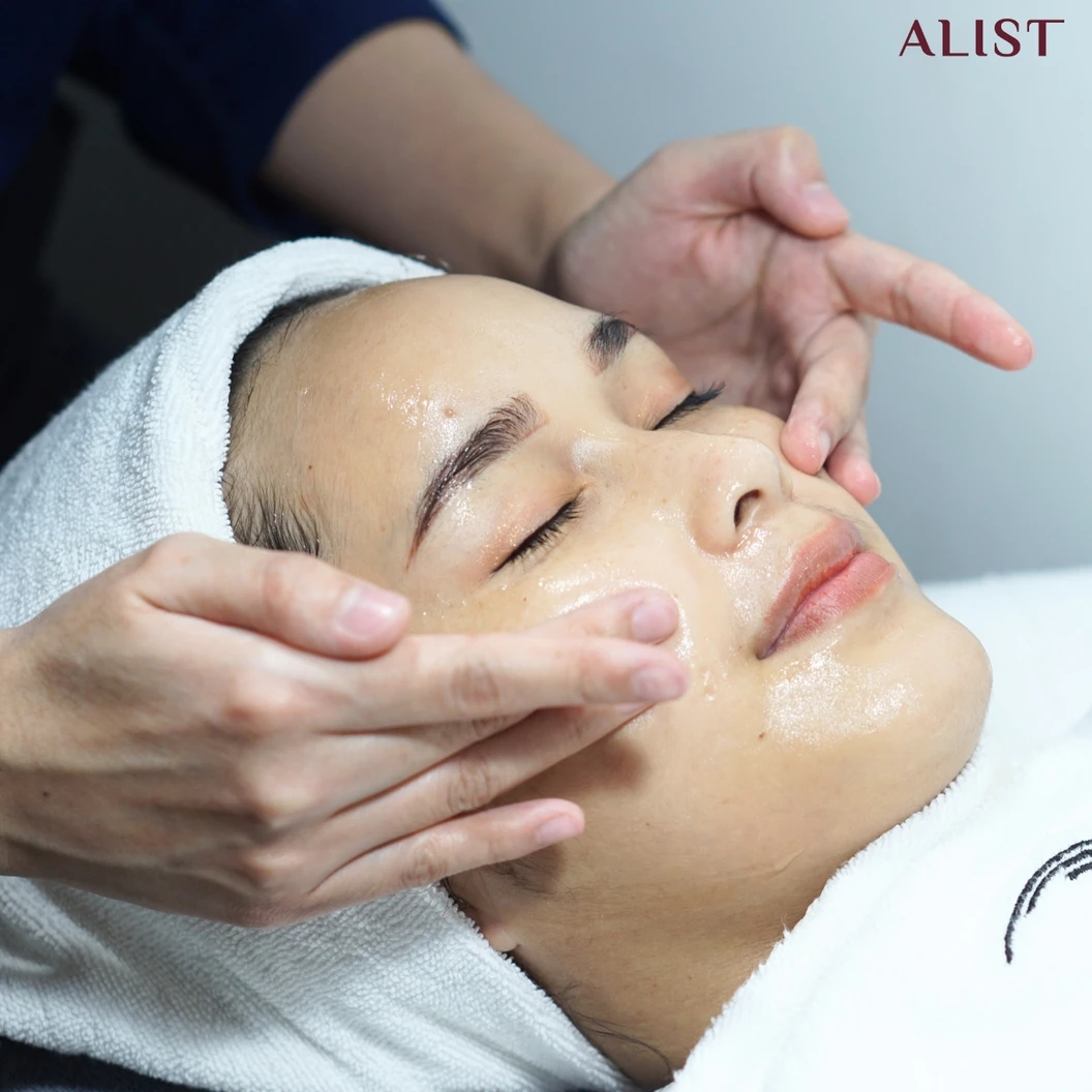 โปรแกรมทรีตเมนต์หน้า ผิวกระจ่างใส (Facial Treatment) 4 ขั้นตอน