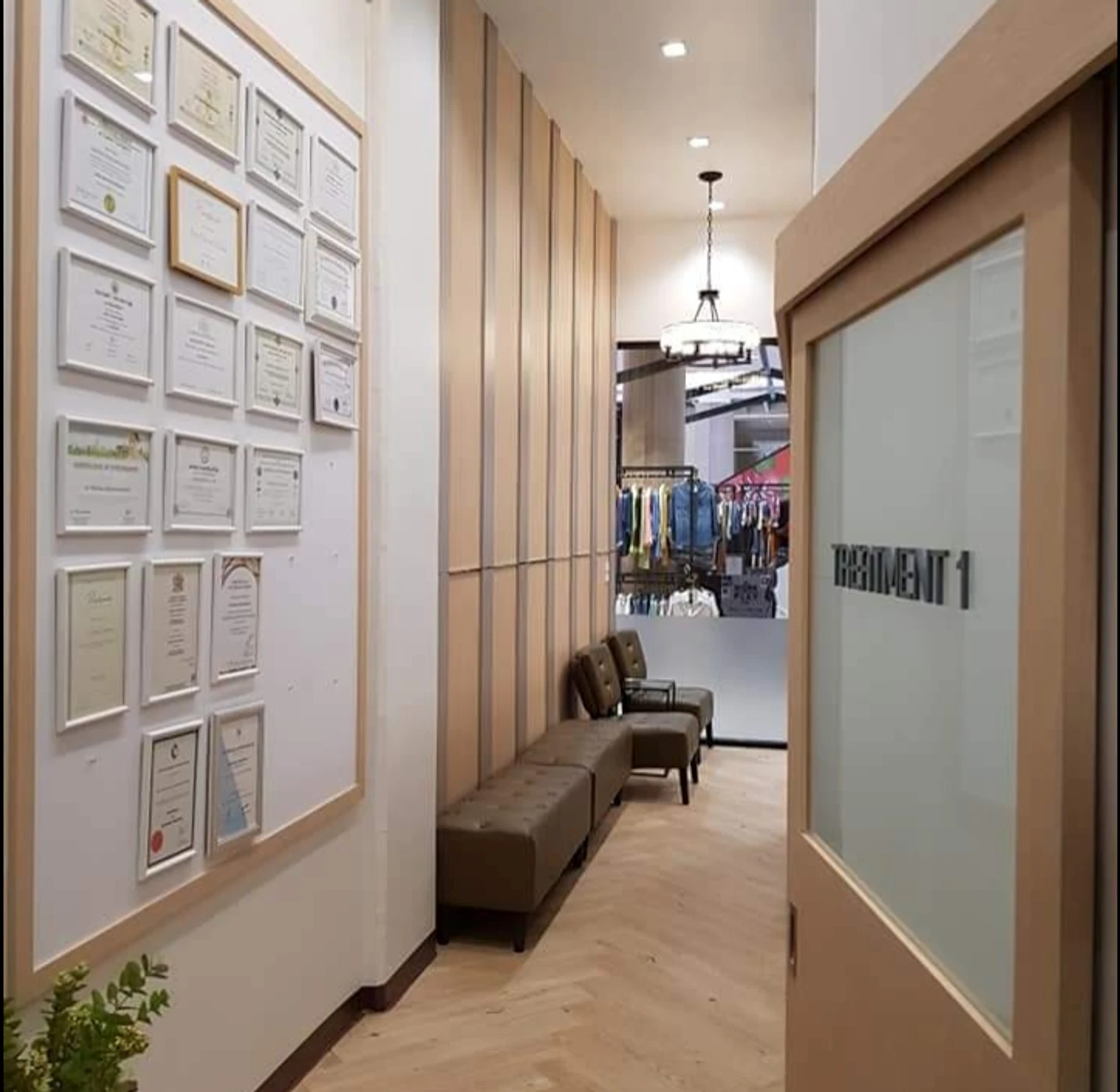 The Clover Clinic สาขาอินเด็กซ์ลิฟวิ่งมอลล์ชัยพฤกษ์