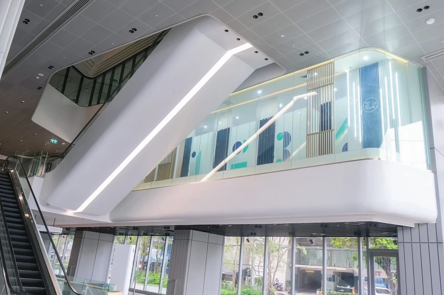 All About Teeth Clinic สาขาลาดพร้าว-วิภาวดี