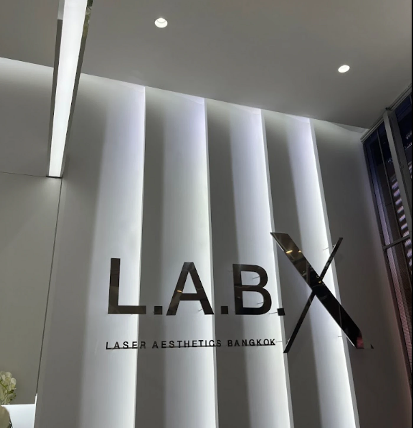LAB X Clinic สาขาเซ็นทรัลปิ่นเกล้า