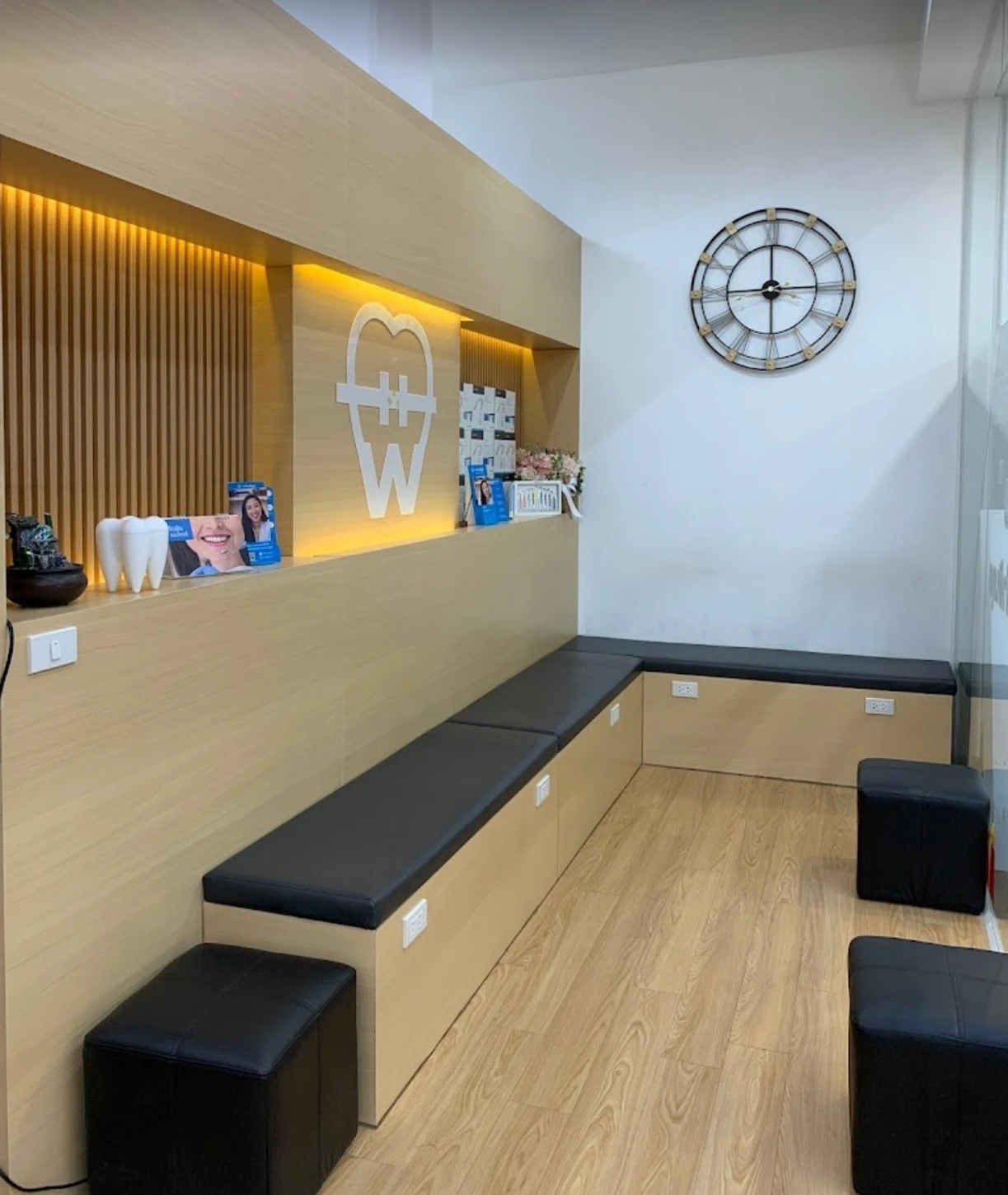 We Smile Dental Clinic สาขาโลตัสบางปะกอก