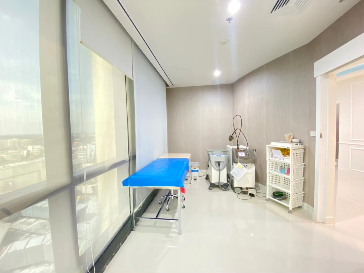 Gangnam Clinic สาขาเซ็นทรัล ปิ่นเกล้า