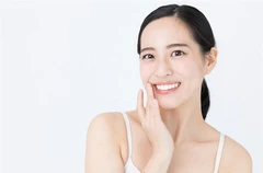 ฟอกสีฟันที่คลินิกด้วยระบบ Cool Light