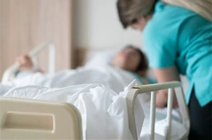 ผ่าตัดเปลี่ยนข้อสะโพกเทียม และนอนพักใน รพ. 4 คืน 5 วัน