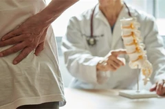 ผ่าตัดกระดูกสันหลังผ่านกล้อง และนอนพักใน รพ. 1 คืน 2 วัน