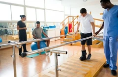 คอร์สทำกายภาพบำบัด ฟื้นฟูผู้ป่วยโรคหลอดเลือดในสมอง อัมพฤกษ์ อัมพาต แขนขาอ่อนแรง จำนวน 20 ครั้ง ฟรี ! ตรวจประเมินร่างกายในครั้งแรก