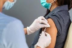 ฉีดวัคซีนป้องกันไวรัสตับอักเสบบี 3 เข็ม สำหรับผู้ที่อายุ 15 ปีขึ้นไป