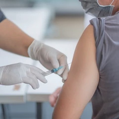 ฉีดวัคซีนป้องกันไวรัสตับอักเสบบี 1 เข็ม แบบบริการถึงบ้าน (เฉพาะพื้นที่ในกรุงเทพมหานคร)