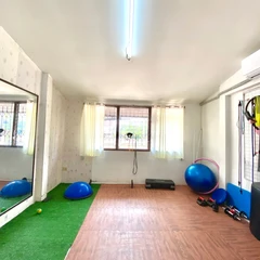 ทำกายภาพบำบัด พร้อมการรักษาด้วยเครื่อง Shock Wave Therapy บรรเทาอาการออฟฟิศซินโดรม 1 ครั้ง