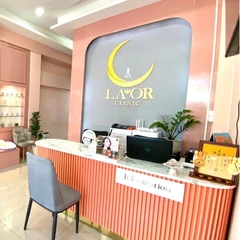 ปรับผิวให้ดูกระจ่างใสบริเวณใบหน้า ด้วย Q-Switch Laser 200 ช็อต 1 ครั้ง