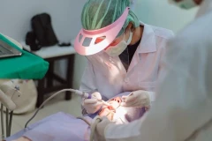 อุดฟัน 1 ซี่ ด้วยวัสดุสีเหมือนฟัน