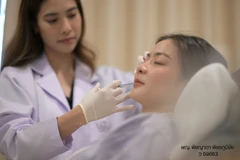 โปรแกรม HIFU แก้ม/เหนียง 1 ครั้ง + Miracle B+ หน้า 1 ขวด (12 มล.) (โปรแกรมหน้าเรียว)