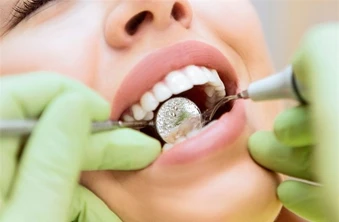 อุดฟัน 1 ด้าน ด้วยวัสดุสีเหมือนฟัน