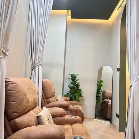 ทรีตเมนต์เมนต์รักษาสิว (Acne Treatment) 3 ขั้นตอน ประกอบไปด้วย กดสิว ฉีดสิว และมาส์กสิว 1 ครั้ง
