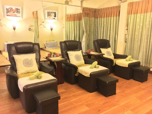 Smile Massage Ekkamai photo main