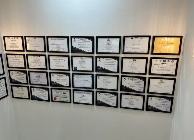 Eleva Clinic (เอลเลว่า คลินิก) certificate 0