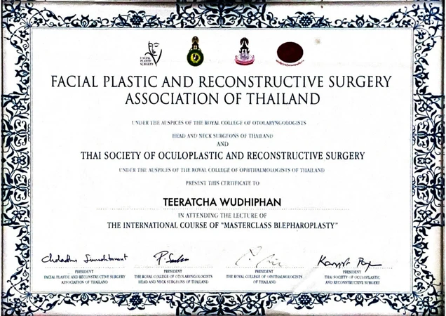The Clinique and Health Clinic (เดอะคลีนิกค์ แอนด์ เฮลธ์ คลินิกเวชกรรม) certificate 9