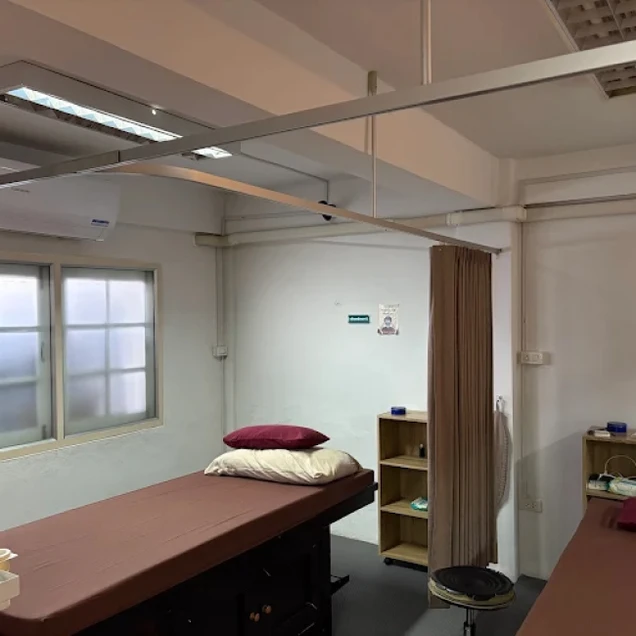 Wellbase Saha Clinic (เวลล์เบสสหคลินิก) photo 3