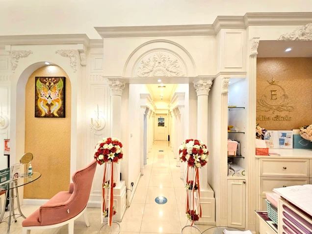 Ellie Clinic photo 2